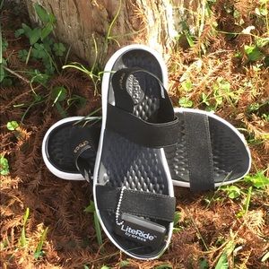 Crocs LiteRide Stretch Sandals size 8